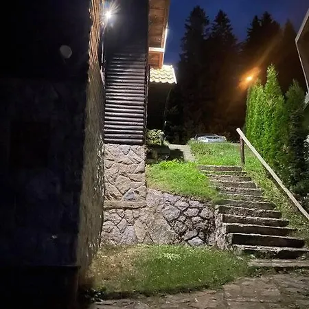 Planinska Kuca Savic, *